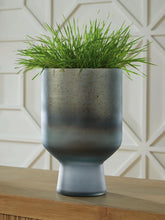 Load image into Gallery viewer, Pennmore Vase

