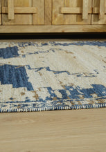 Load image into Gallery viewer, Varnler Rug Large
