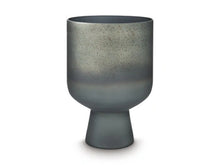 Load image into Gallery viewer, Pennmore Vase

