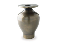 Load image into Gallery viewer, Fedorleigh Vase
